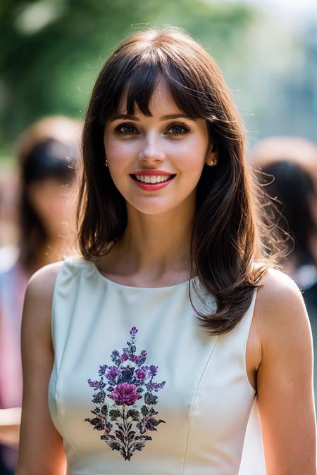 Felicity Jones SoloTI