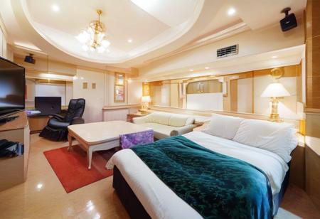 LOVEHOTEL F / PONY