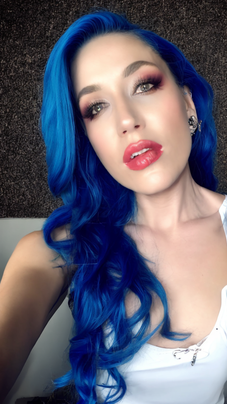 Alissa White-Gluz Singer ? LORA
