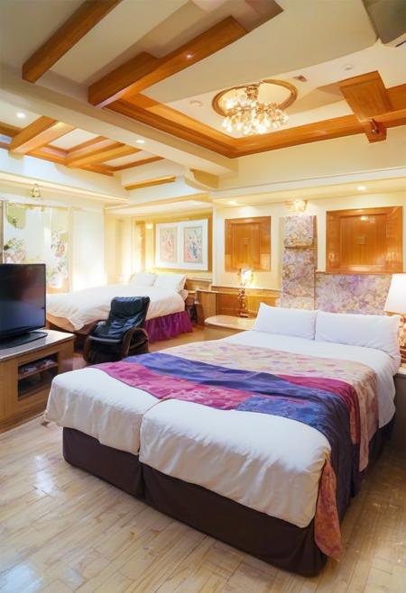 LOVEHOTEL F / PONY