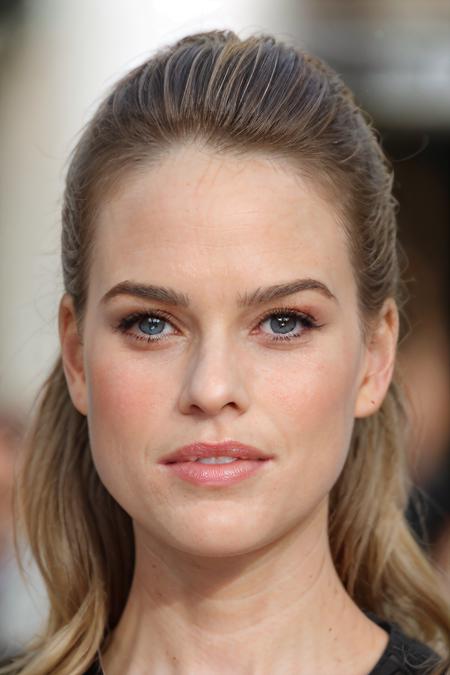 Alice Eve