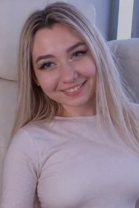 Owlluree | Gretta - Camgirl SD1