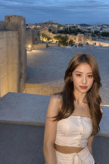 Le Sserafim Yunjin (허윤진) Lookalike