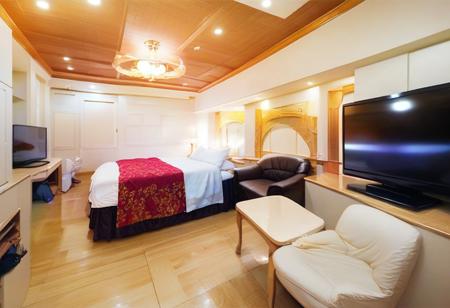 LOVEHOTEL F / PONY