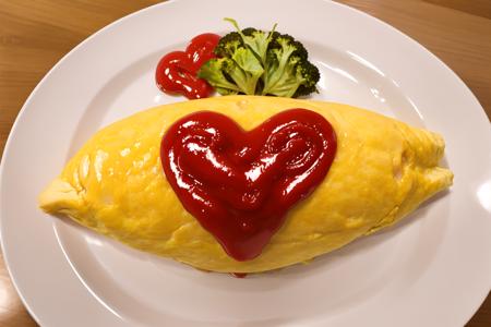 オムライス❤ Draw a heart with ketchup on top of omurice. SD15