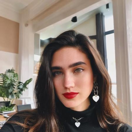 Jennifer Connelly 1990s (FLUX + SDXL)