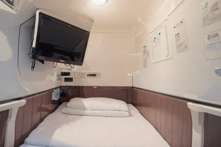 カプセルホテルの中 Inside the capsule hotel SD15