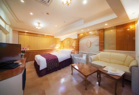 LOVEHOTEL F / PONY
