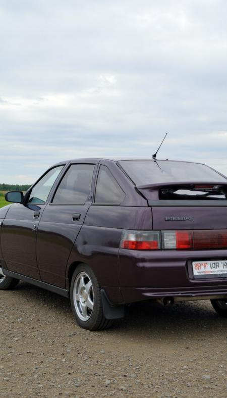 LADA VAZ-2112 LoRA [Flux1.D]版本V0 (ID: 842268)