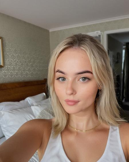 Millie Gibson XL