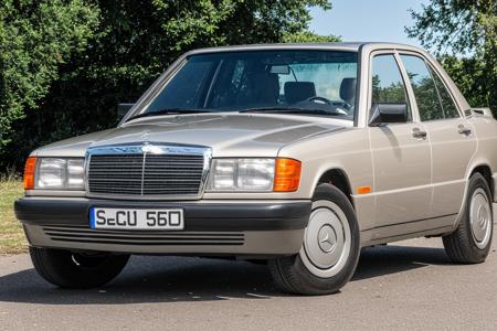 Mercedes Benz W201 (190, 190 E, 190 D) - German compact executive car版本v1.0 (ID: 459658)