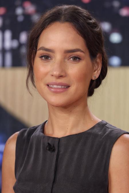 Adria Arjona | ??