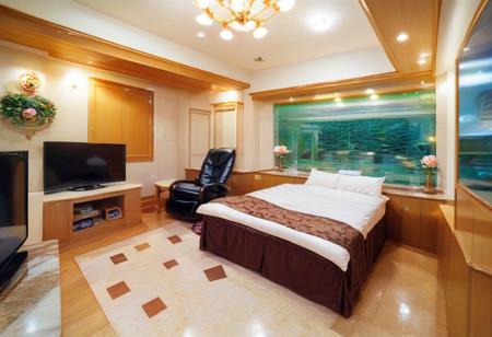 LOVEHOTEL F / PONY