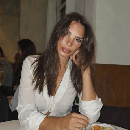 emrata SDXL LoRA