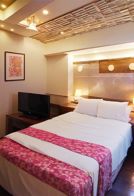 LOVEHOTEL F / PONY