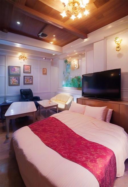 LOVEHOTEL F / PONY