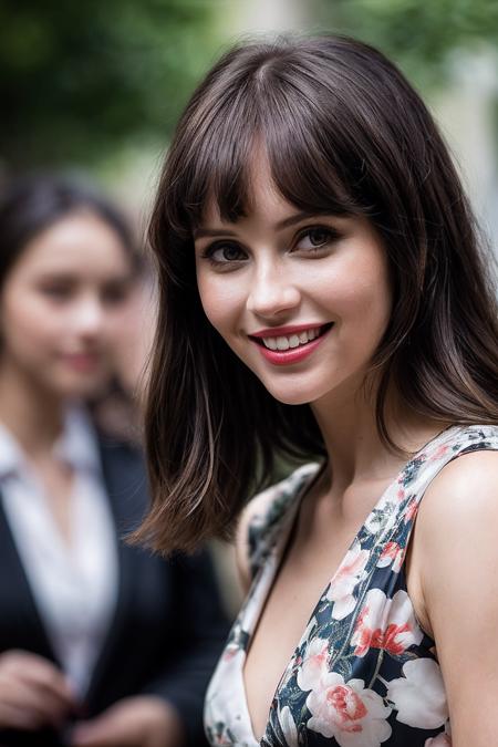Felicity Jones SoloTI