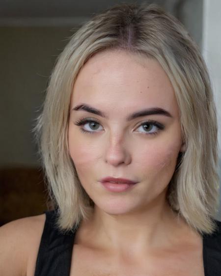 Millie Gibson XL