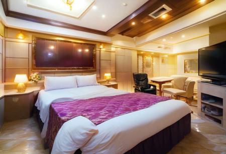 LOVEHOTEL F / PONY