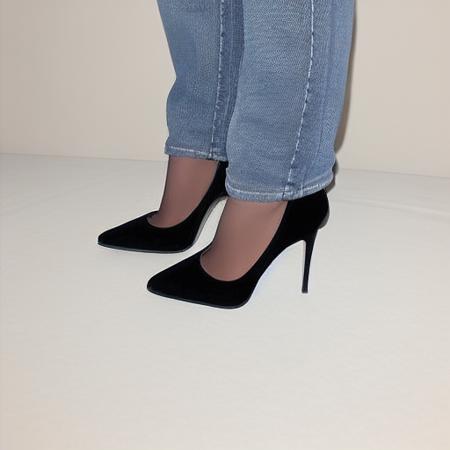 Jeans with Socks and Pumps版本Jeans with Socks and Pumps (ID: 432257)
