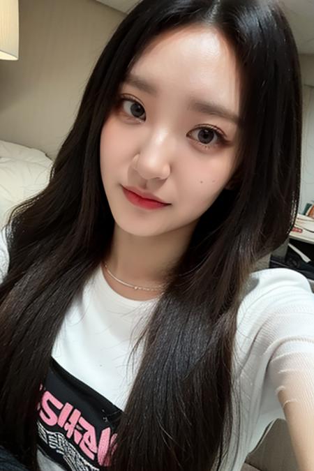 H1-Key Hwiseo (휘서) Lookalike