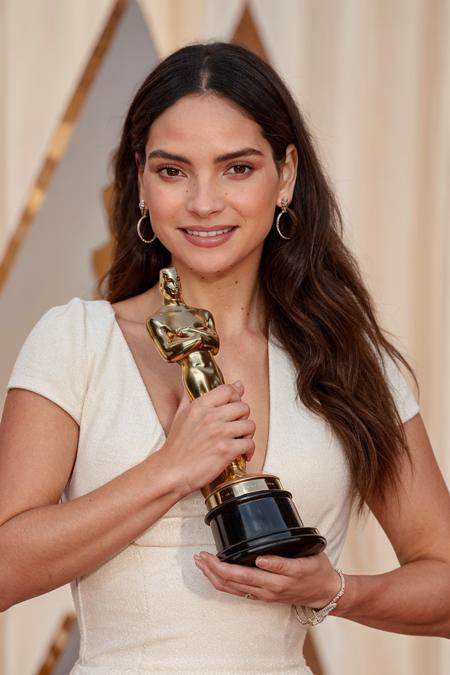 Adria Arjona | ??