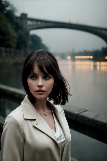 Felicity Jones SoloTI