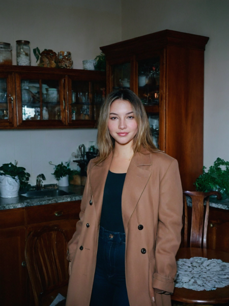 Madelyn Cline - American actress and model [1.5/SDXL]