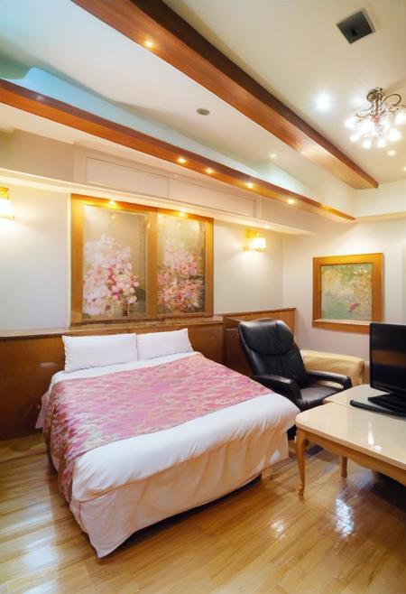 LOVEHOTEL F / PONY